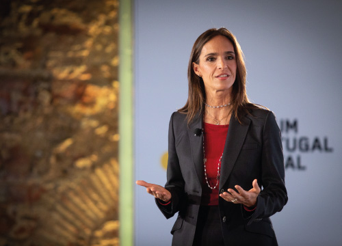 Lara Campos Tropa no palco do Girls in ICT Day