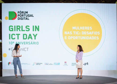 Mariana Cruz e Sara Sá no palco do Girls in ICT Day
