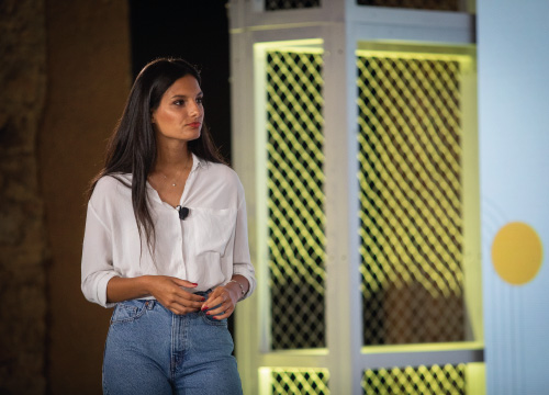 Mariana Cruz no palco do Girls in ICT Day